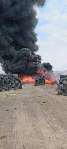 Se incendian 30 toneladas de llantas en León