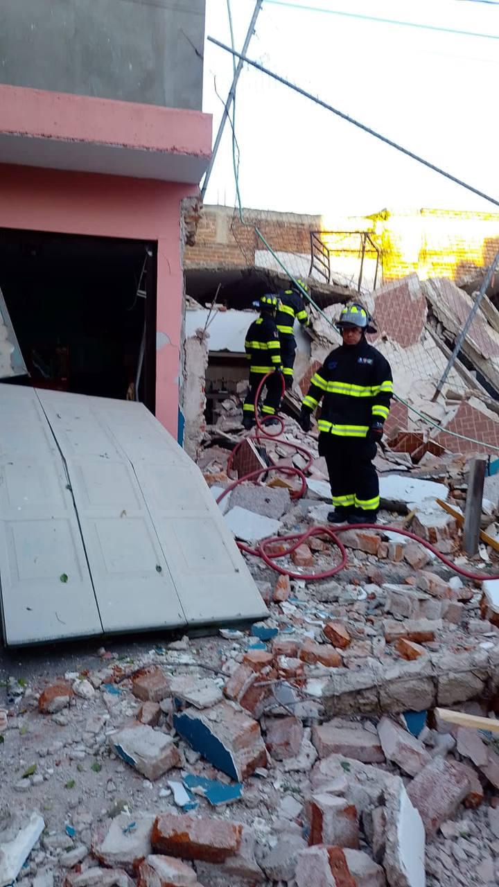 Dos bomberos graves y cuatro lesionados tras explosión en vivienda de León