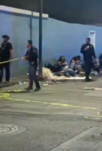 Comando armado irrumpe en convivencia y asesina a cinco personas en Salamanca