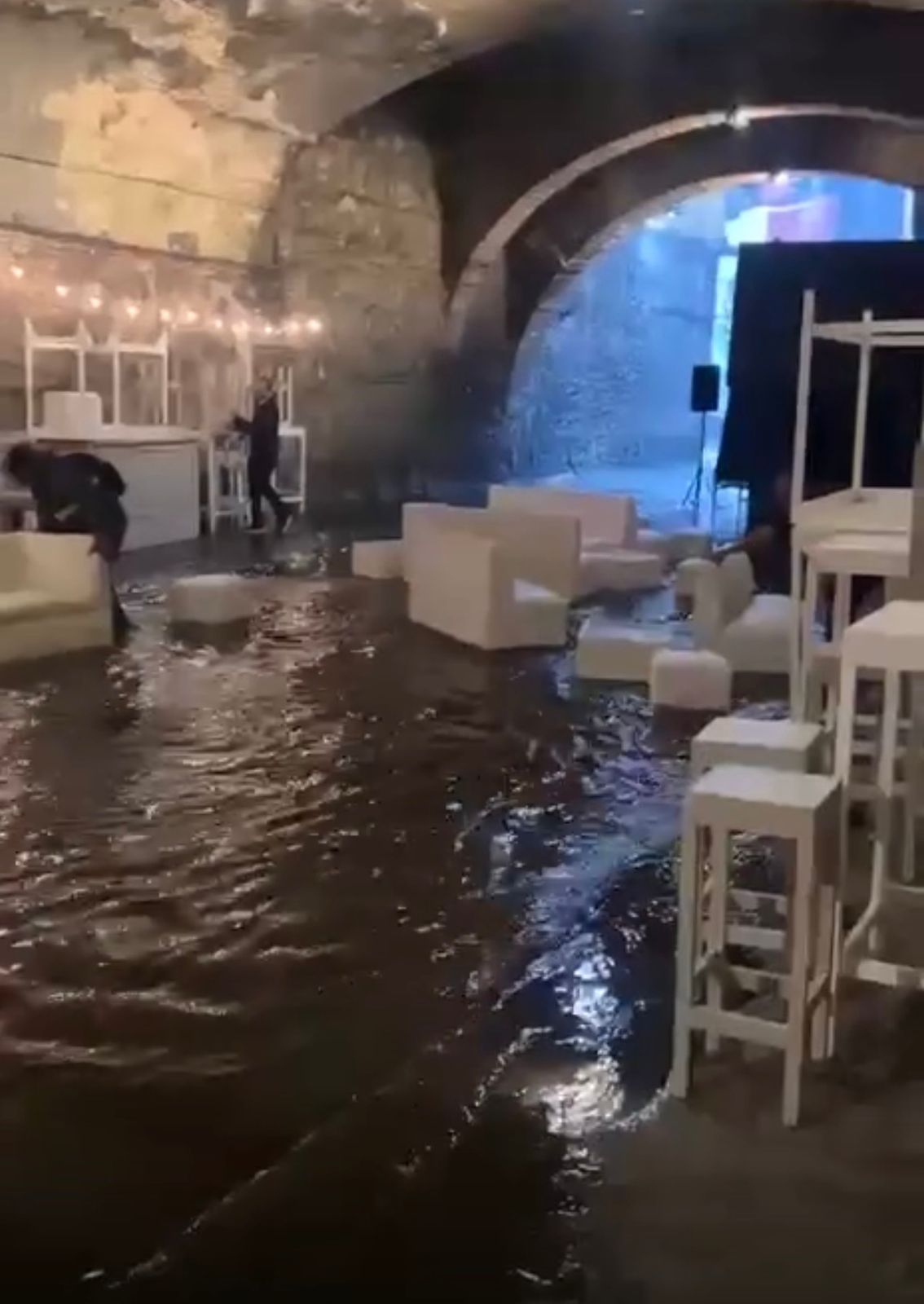 Guanajuato capital queda bajo el agua; tromba arrasa montaje para transmisión del México vs Inglaterra