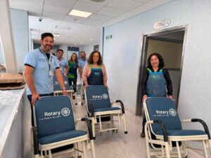 Hospital General de León fortalece área de Urgencias con donación de sillas cama