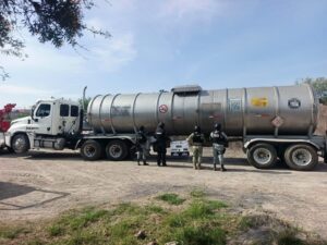 Aseguran 12 mil litros de presunto hidrocarburo y detectan toma clandestina en Villagrán